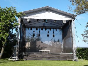 Skládané - pódium 8 x 6 m